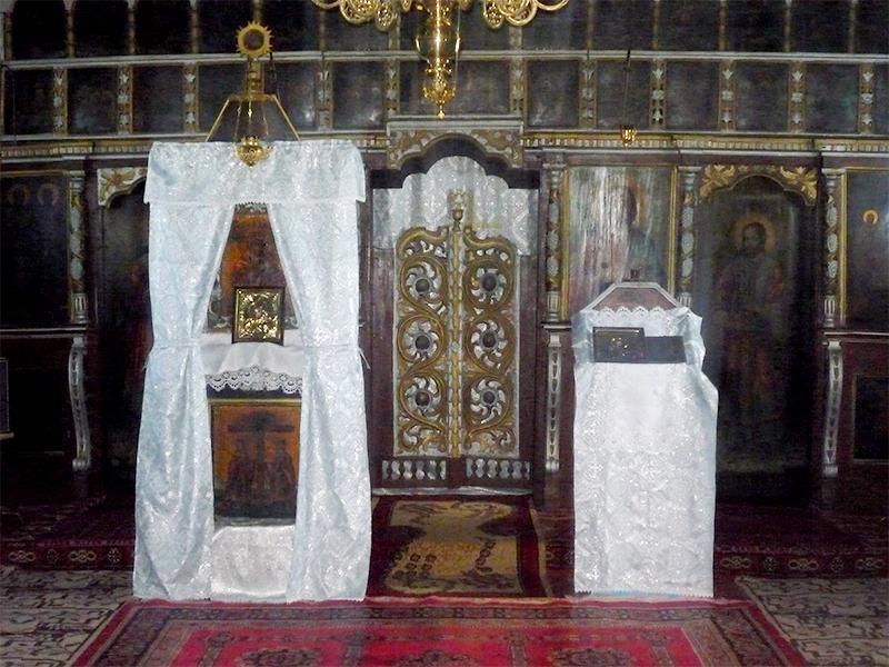 Interiorul bisericii